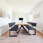 Tolstov Apartments - 3 Room Apartments - Kitchen - Dining Room - 25 Min To Messe Dus