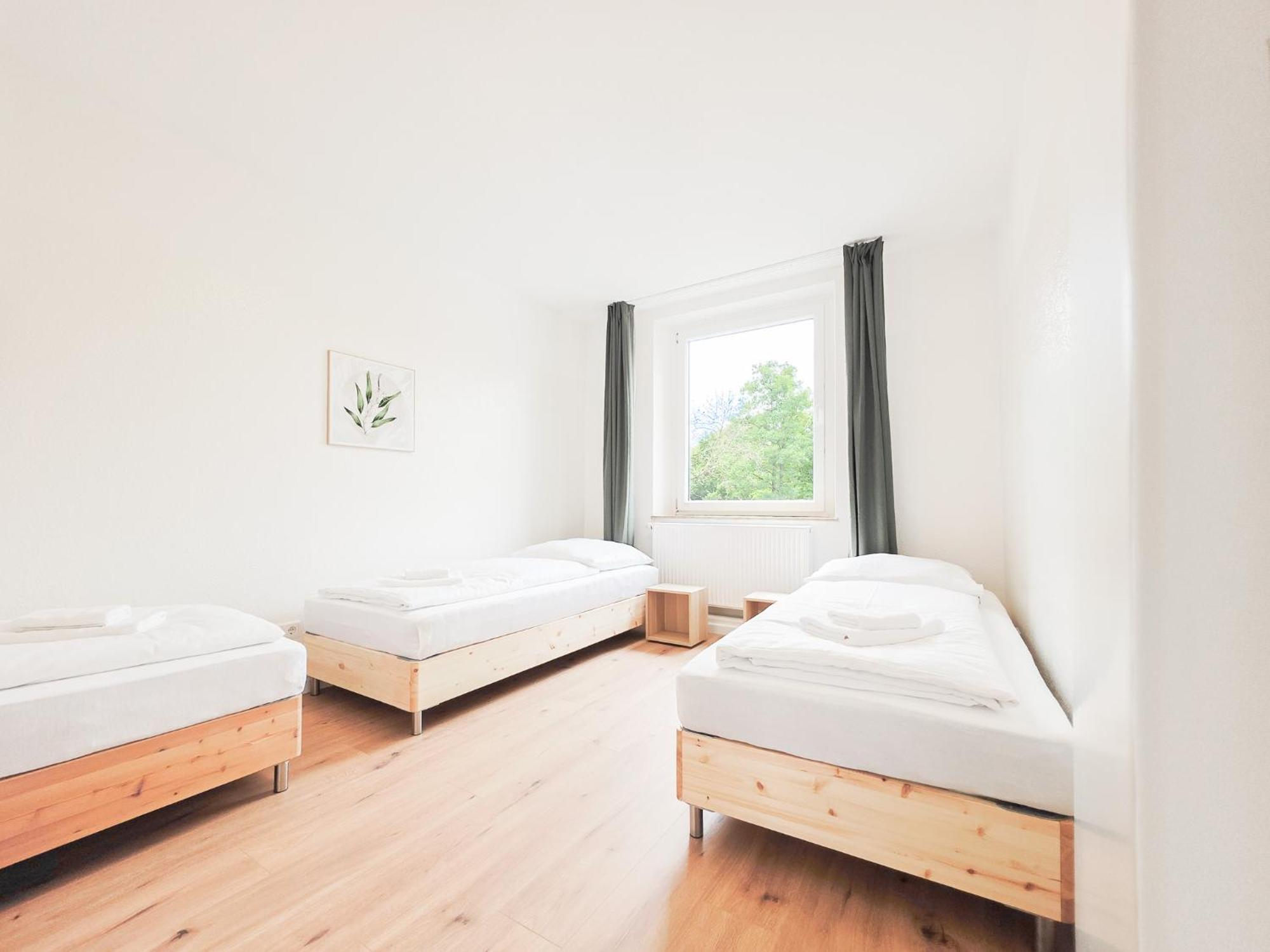 Apartment Tolstov - 3 - Kitchen - Dining - 25 Min To Messe Dus Dusseldorf