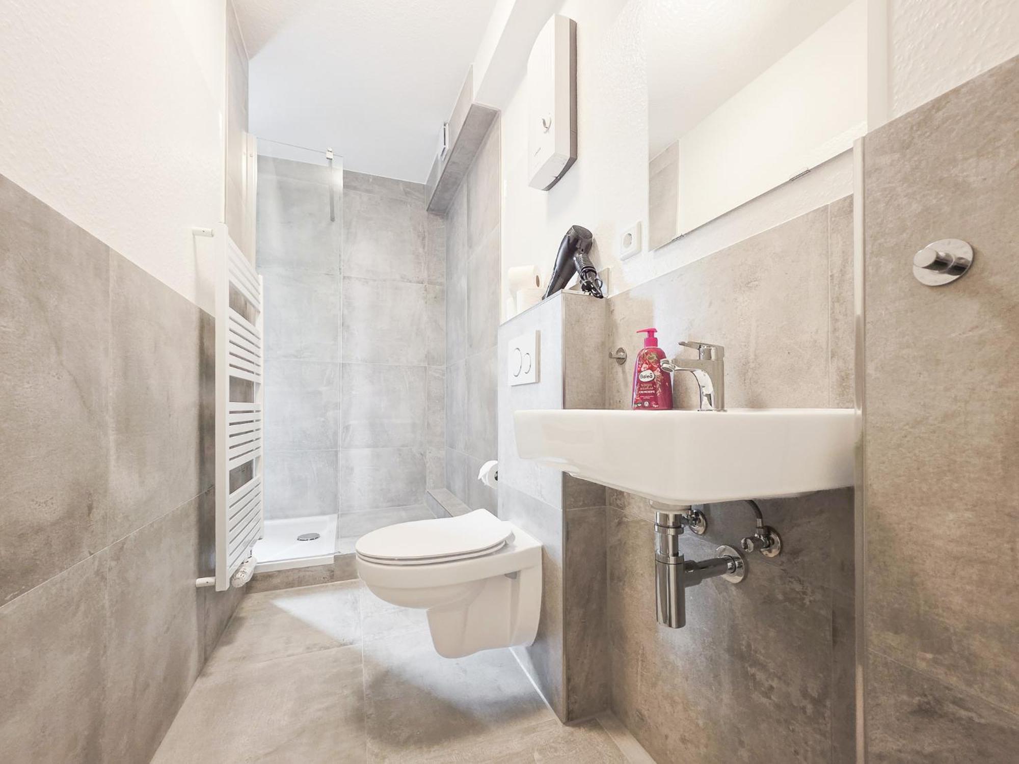 Tolstov - 3 - Kitchen - Dining - 25 Min To Messe Dus Apartment *