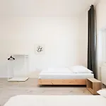 Tolstov - 3 - Kitchen - Dining - 25 Min To Messe Dus Apartment Düsseldorf