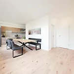 Tolstov Apartments - 3 Room Apartments - Kitchen - Dining Room - 25 Min To Messe Dus