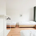 Tolstov - 3 - Kitchen - Dining - 25 Min To Messe Dus Apartment